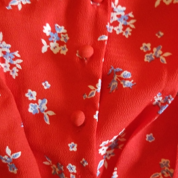 A beautiful red collared, button down crop top - Picture 2 of 5